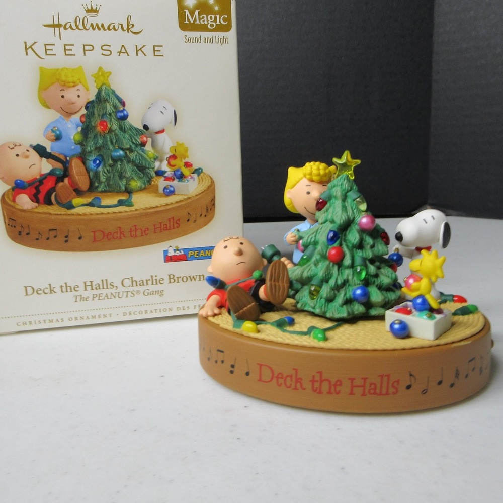 Hallmark Keepsake Peanuts Deck the Halls Charlie Brown 2006 Christmas Ornament